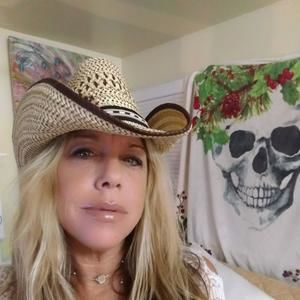 Meet your Posher, Beth lynn